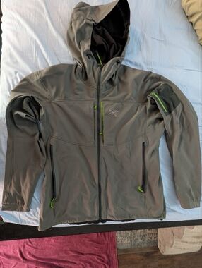Arc'teryx Men's Gray Hooded Gamma MX Jacket with Lime Green Zipper Accents XL